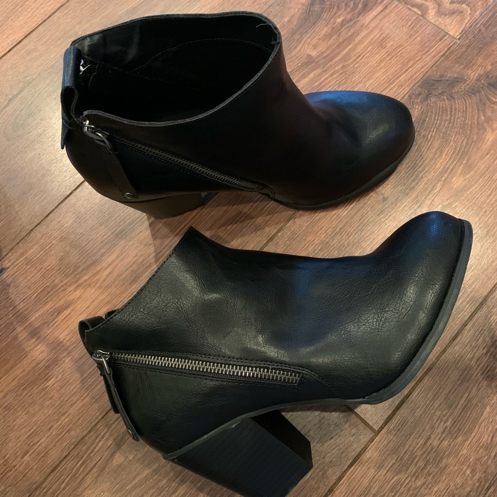 Torrid ankle boots with heel size 9 NWOT